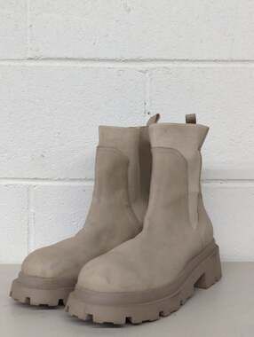 Dolce vita sz 9.5 gray taupe chelsea boots mid calf stretch pull on leather